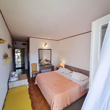 Triple 540d 3* Vrboska